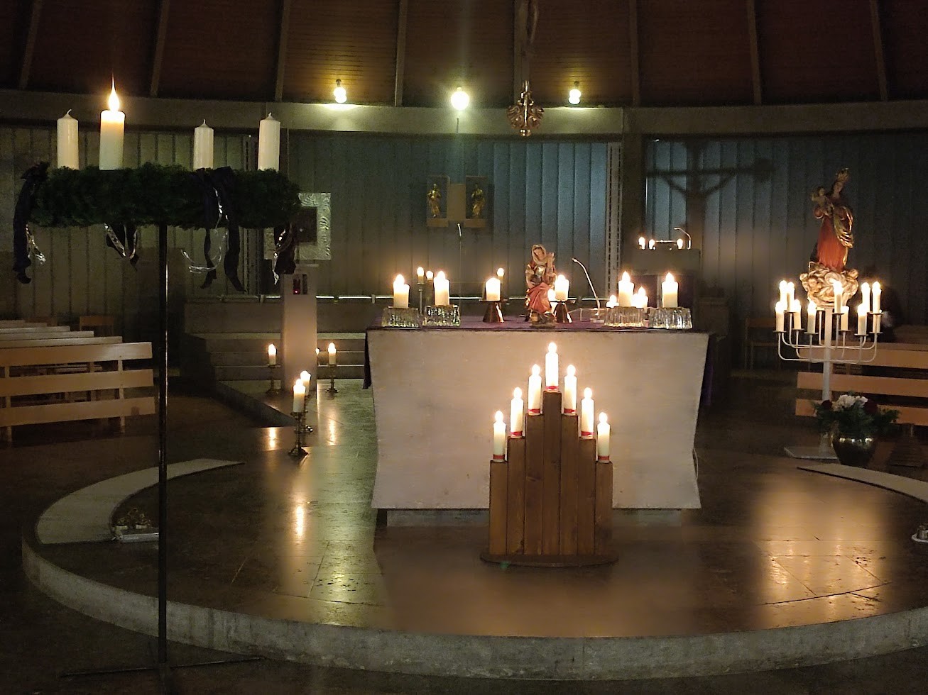 Rorate in Wombach - das Licht der Sehnsucht -vergrößern Rorate in Wombach - das Licht der Sehnsucht - vergrößern