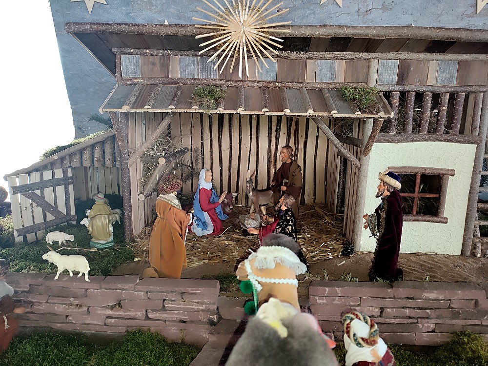Die Krippe am Dreikönigstag in Wombach - vergrößern