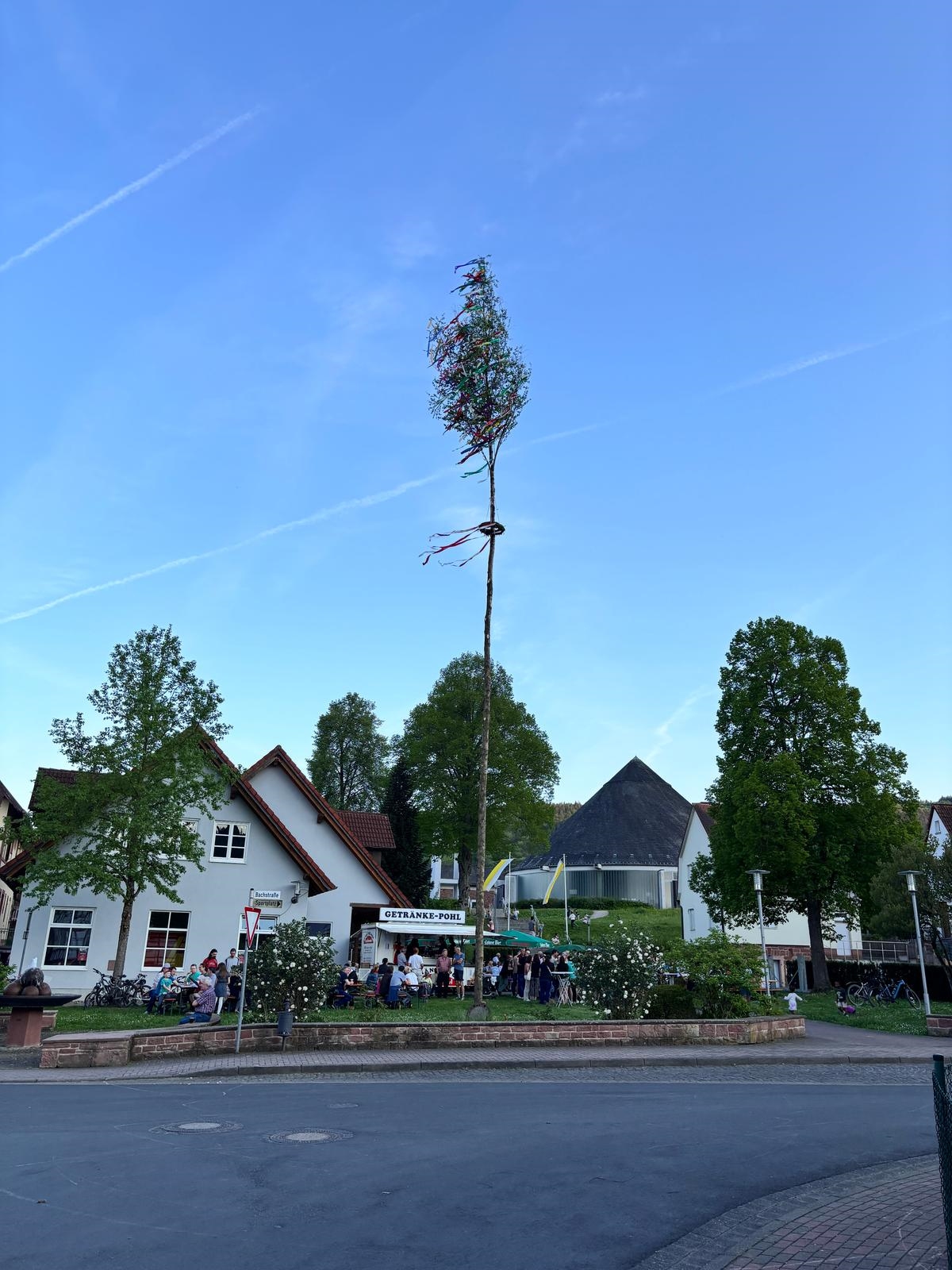 Maifest in Wombach - vergrößern