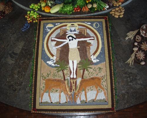 Prachtvoller Altar zum Erntedankfest, Bild in Großdarstellung