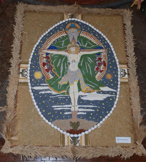 Prachtvoller Altar zum Erntedankfest, Bild in Großdarstellung