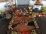 Prachtvoller Altar zum Erntedankfest, Bild in Grodarstellung